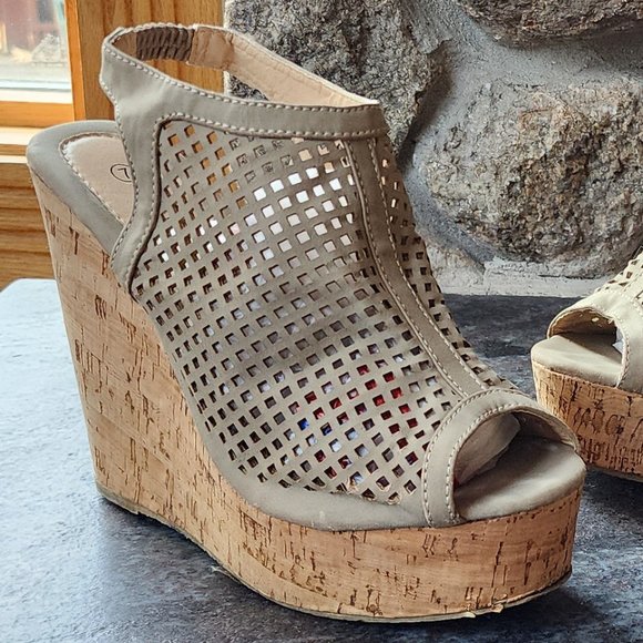Charles Albert Beige Perforated Cork Open Toe Wedge Slingbacks Size 7 - Picture 3 of 14